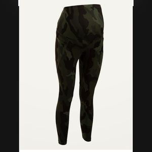 OLD NAVY Maternity Full Panel Side Pocket 7/8 Length Leggings in Green Camo